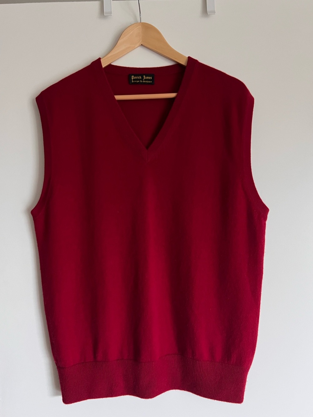 100% Cashmere Men's V-Neck Sweater Vest in Deep Red